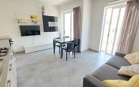 Cosy Seaside Apt, 200M From The Seafront